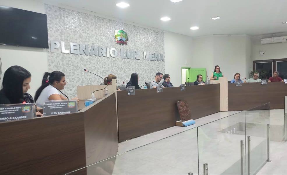 Secretária Municipal de Saúde Presta Esclarecimentos sobre Fila de Espera para Atendimento a Pacientes com TEA