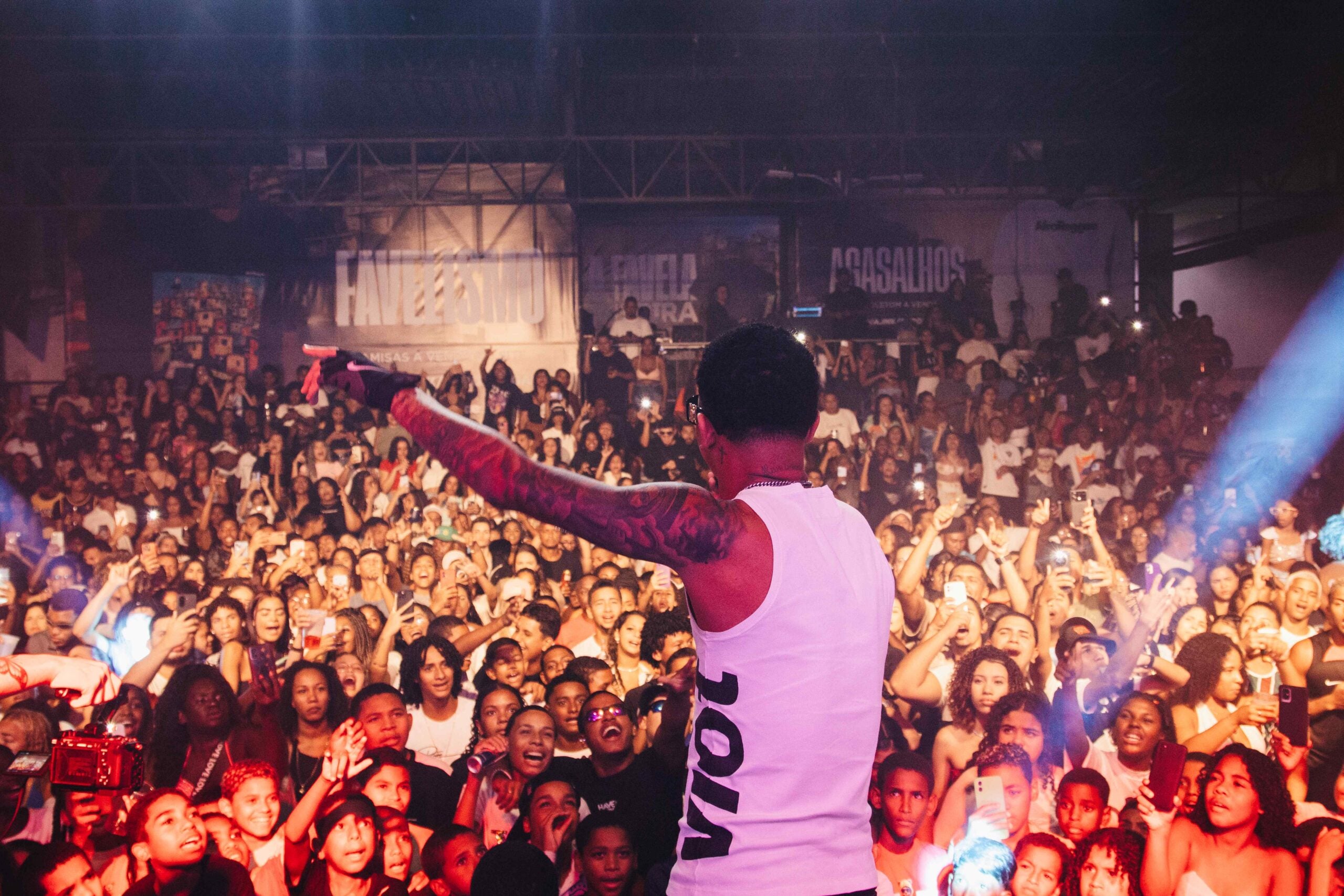 MC Maneirinho, Marvvila e Binho Simões agitam Vigário Geral mais uma vez no Conexões Urbanas