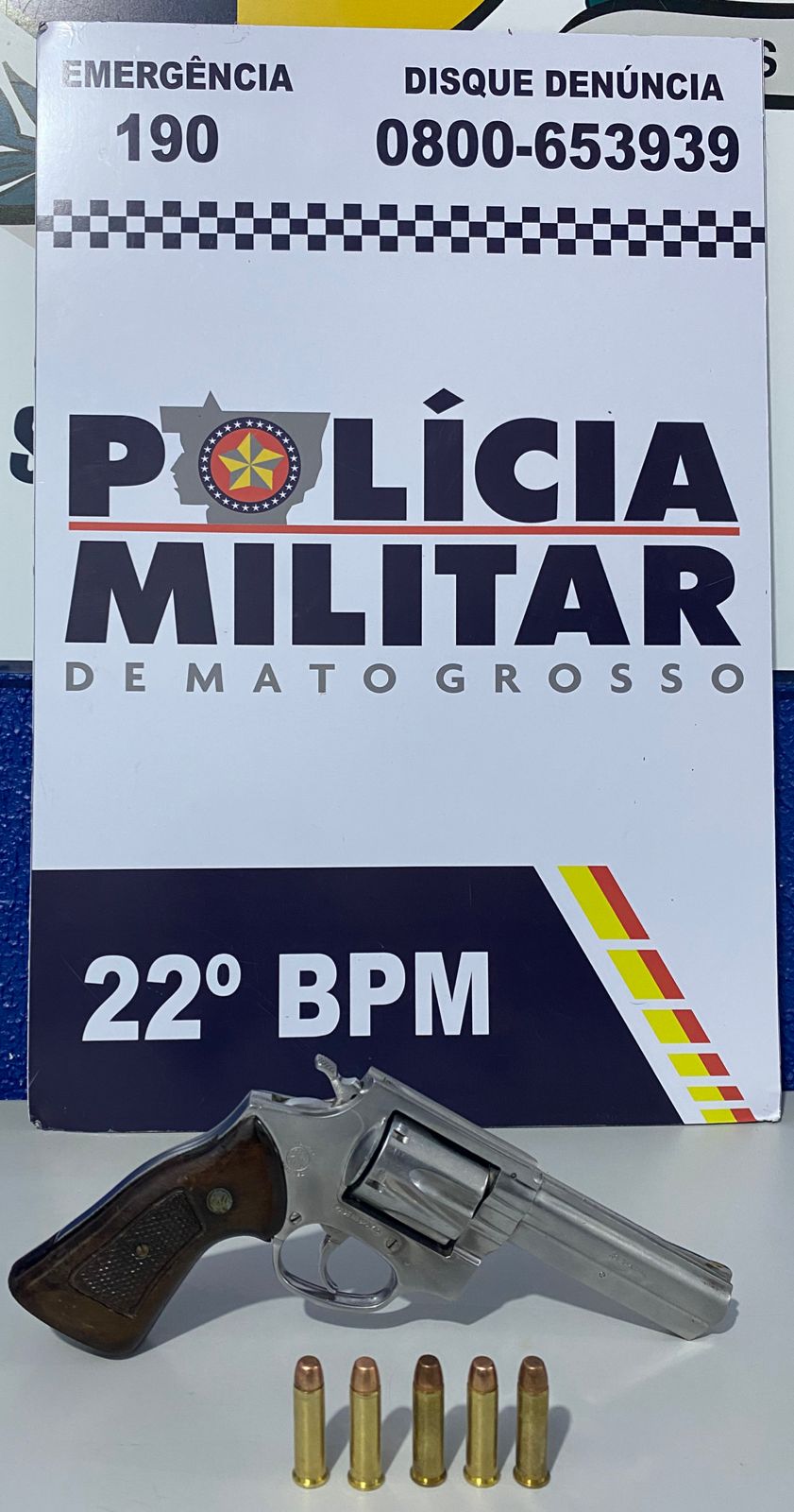 Polícia Militar prende casal com revólver em conveniência em Peixoto de Azevedo 