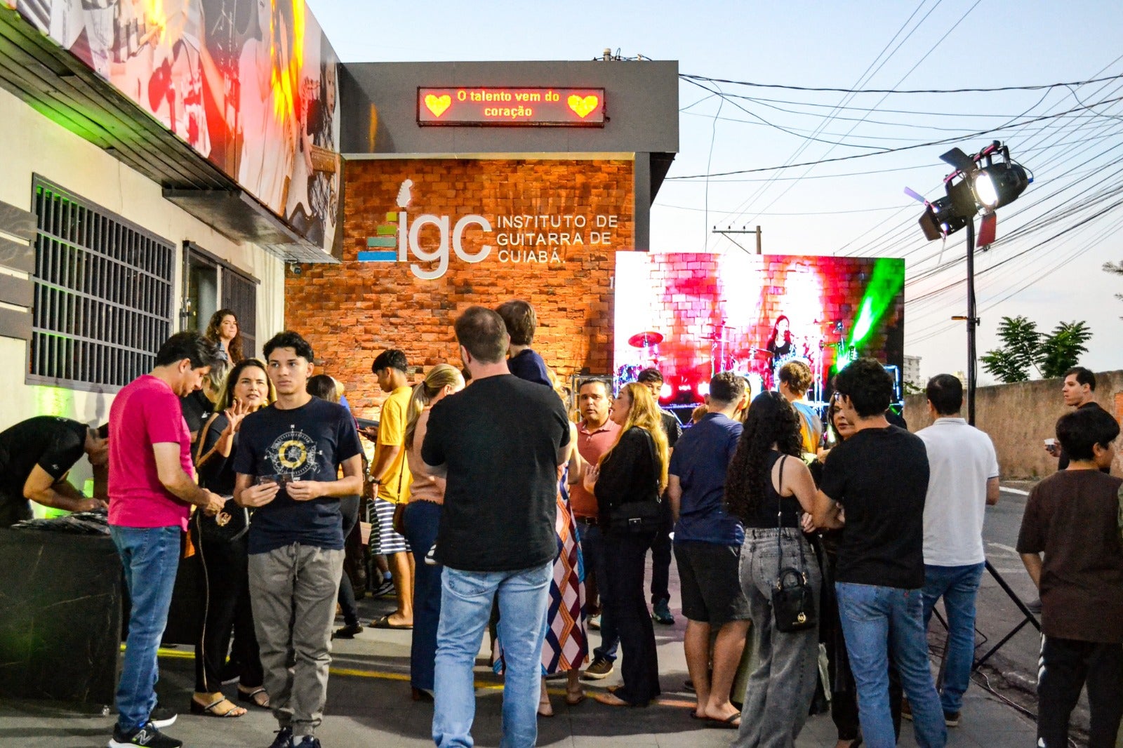 Escola IGC eterniza recitais 2024 com entrega de pendrives