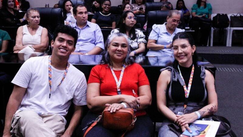 Lei garante selo de inclusão para empresas que contratam pessoas autistas ou seus familiares em MT