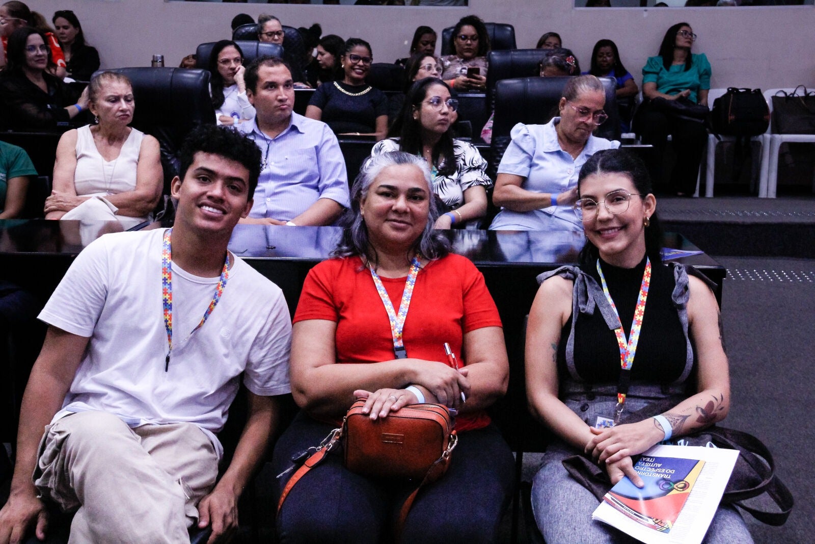 Lei garante selo de inclusão para empresas que contratam pessoas autistas ou seus familiares em MT