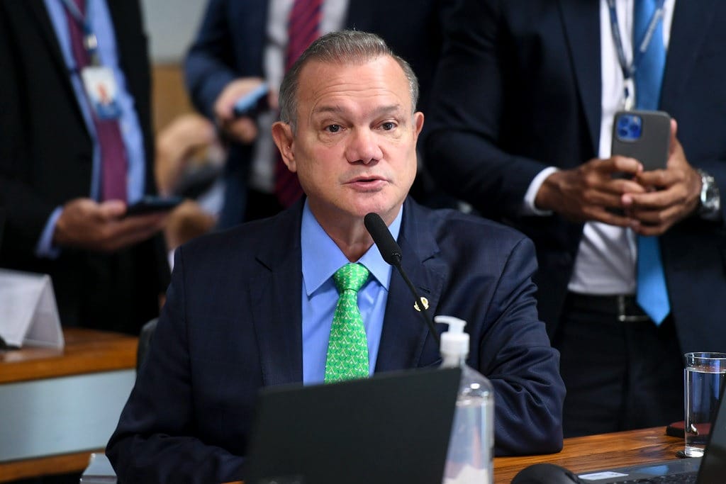 PROJETO DE WELLINGTON FAGUNDES QUE GARANTE ÁGUA POTÁVEL GRATUITA É APROVADO NO SENADO