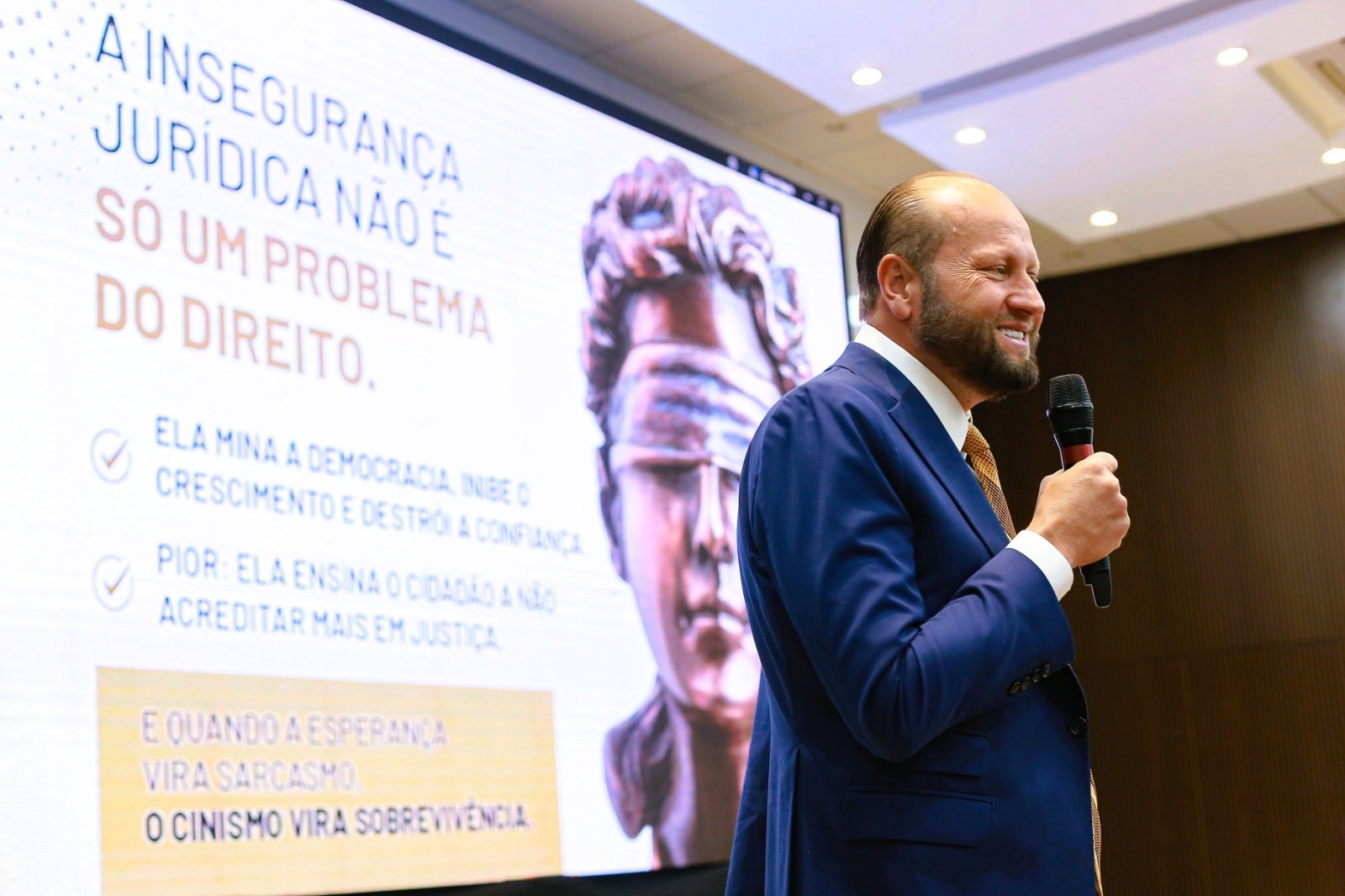 Em palestra em Cuiabá, Nelson Wilians alerta para os riscos do crescimento da insegurança jurídica no país