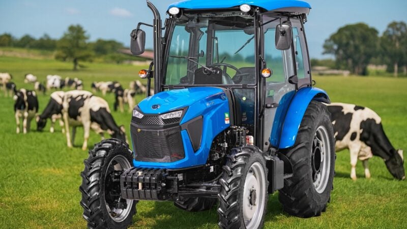 Tratores tornam mais eficientes os manejos da pecuária leiteira