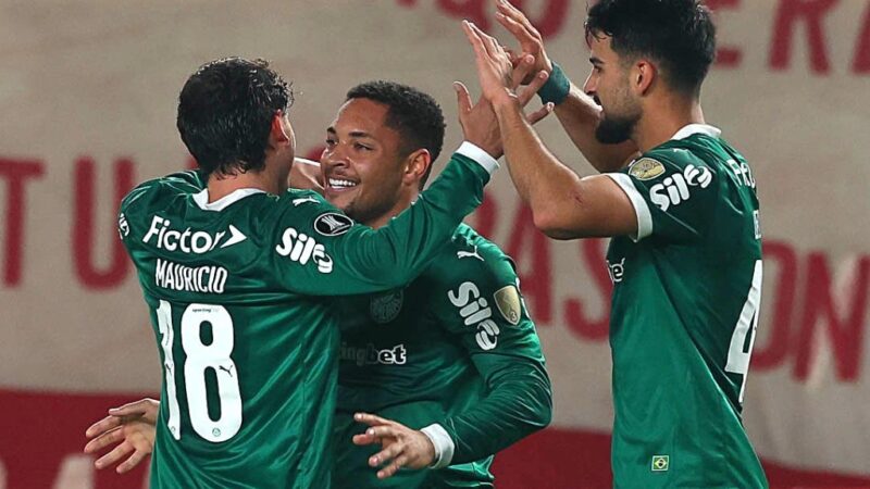 Palmeiras goleia Universitário fora de casa e encaminha vaga nas quartas da Libertadores