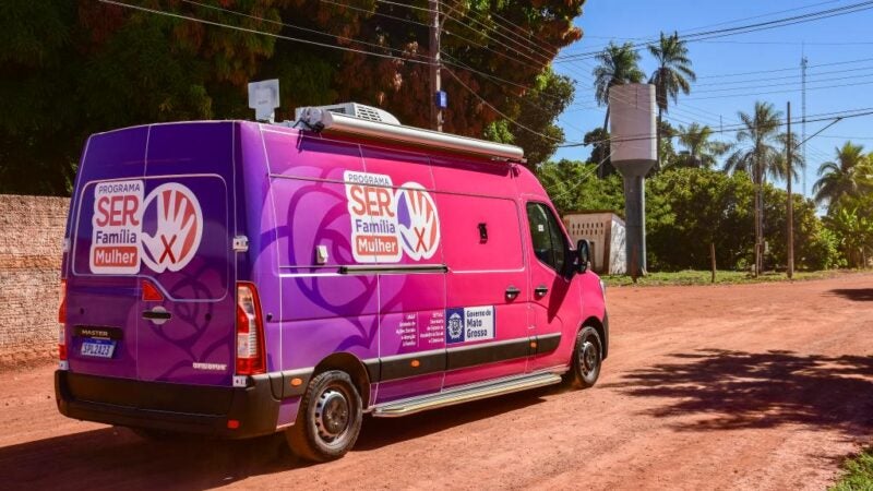 Van Rosa do SER Família Mulher reforça políticas de prevenção e proteção às mulheres no Estado