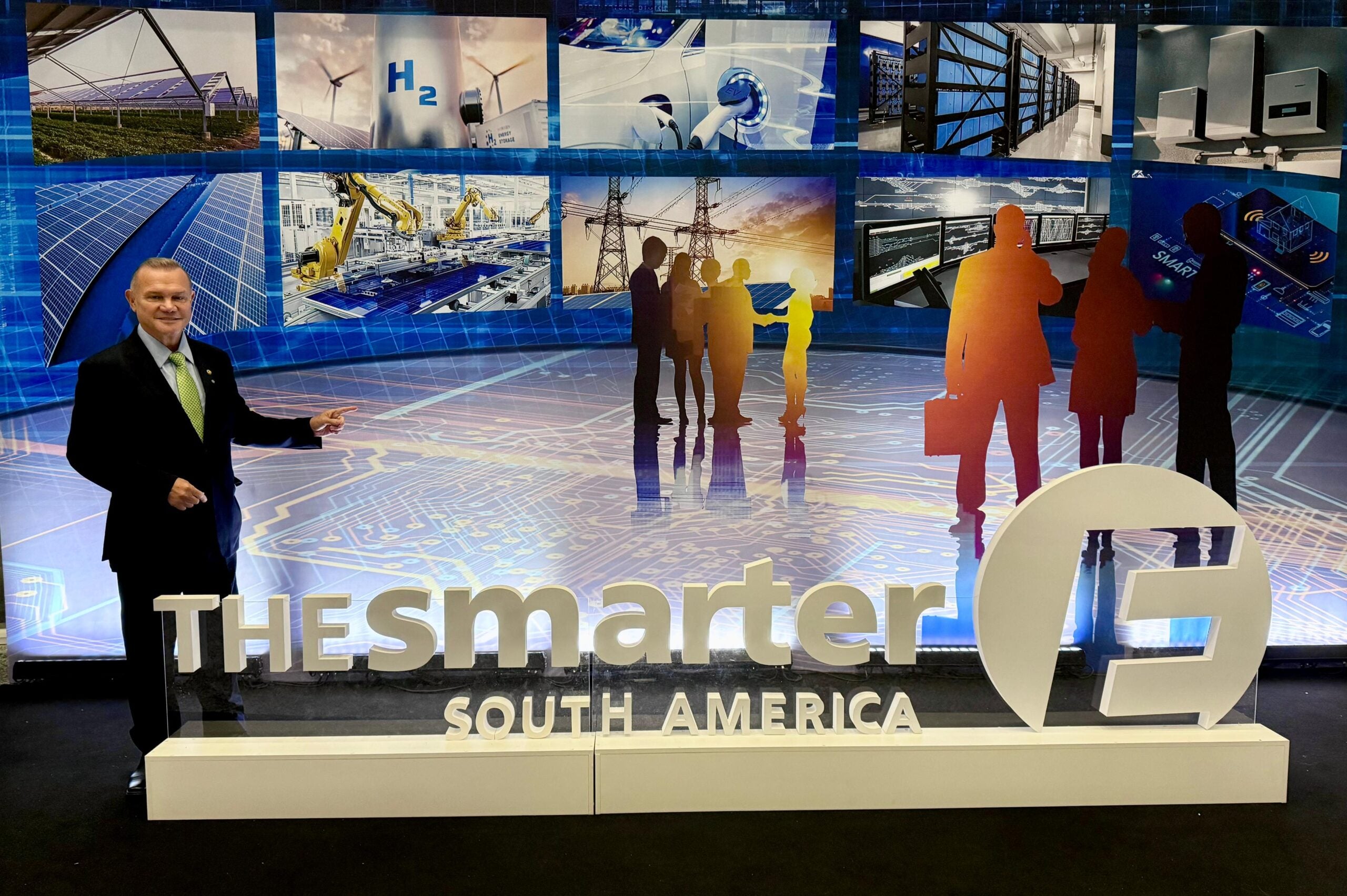 EM FEIRA INTERNACIONAL DE ENERGIA SOLAR, FAGUNDES  DEFENDE INDÚSTRIAS DO SETOR EM MT