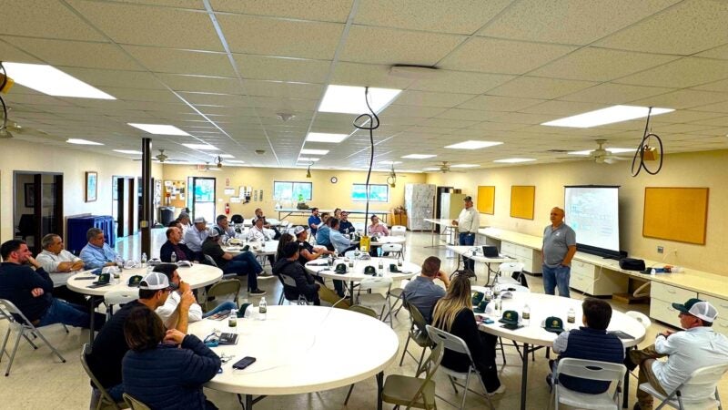 Missão internacional visita Stine, referência mundial em genética de soja e milho