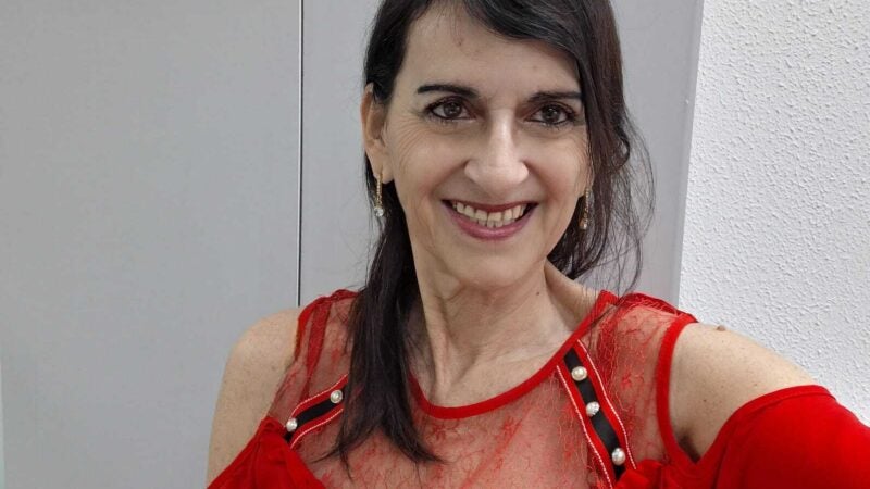 Aos 61 anos, ela voltou a estudar e conquistou R$ 70 mil com a internet
