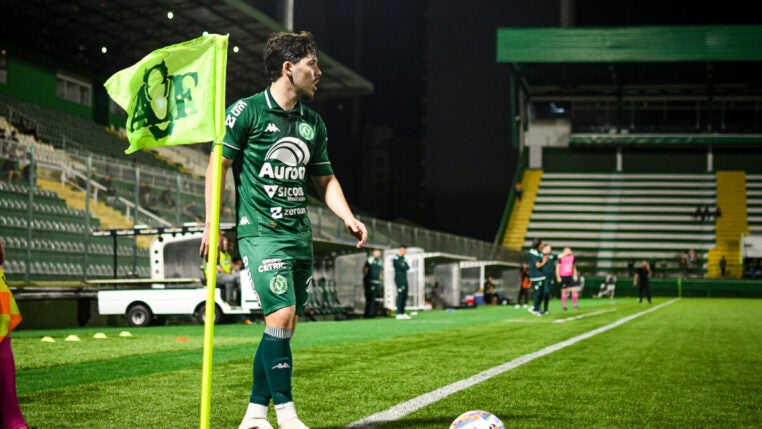 Eduardo Person comemora volta aos gramados pela Chapecoense: “Foi um momento difícil”