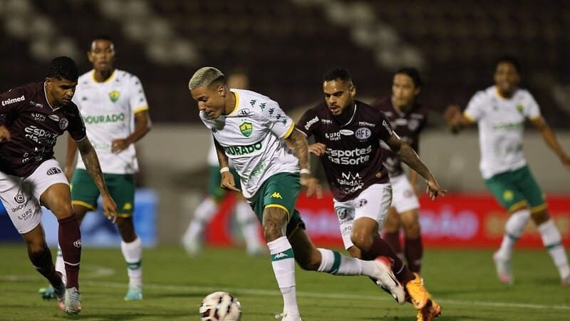 Cuiabá reage, busca empate contra a Ferroviária e segue na briga pelo G4