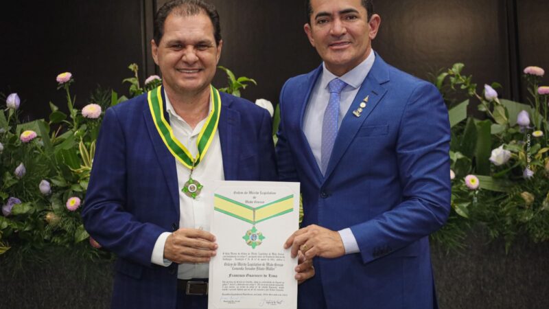 Deputado Chico Guarnieri recebe a medalha Filinto Müller, mais alta honraria da ALMT