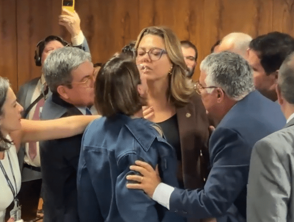 Deputada de Mato Grosso alega ter sido atacada por senadora durante CPMI do INSS