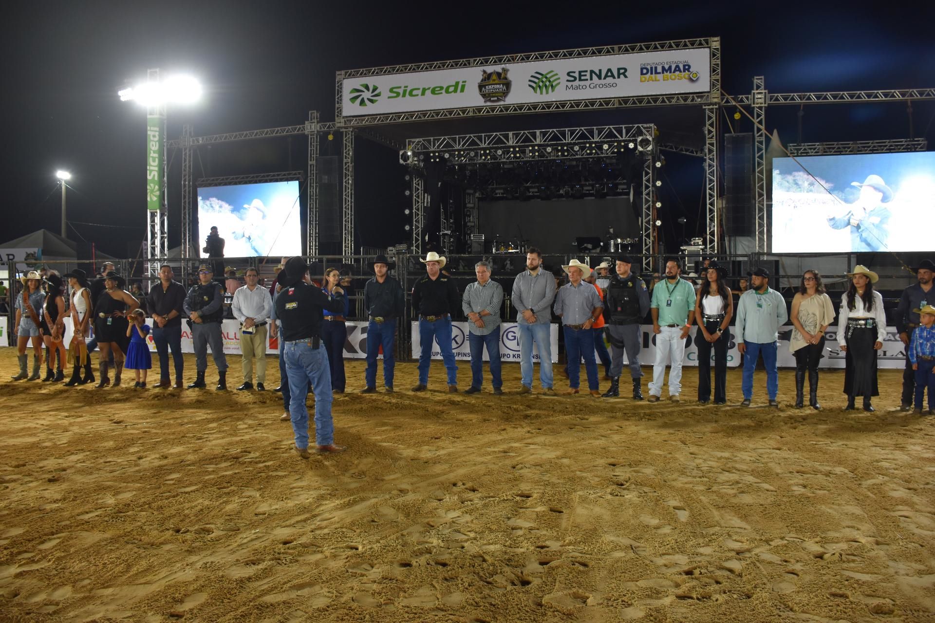 Arena cheia marca a abertura da 16ª Exponã e 32ª Festa do Peão de Aripuanã