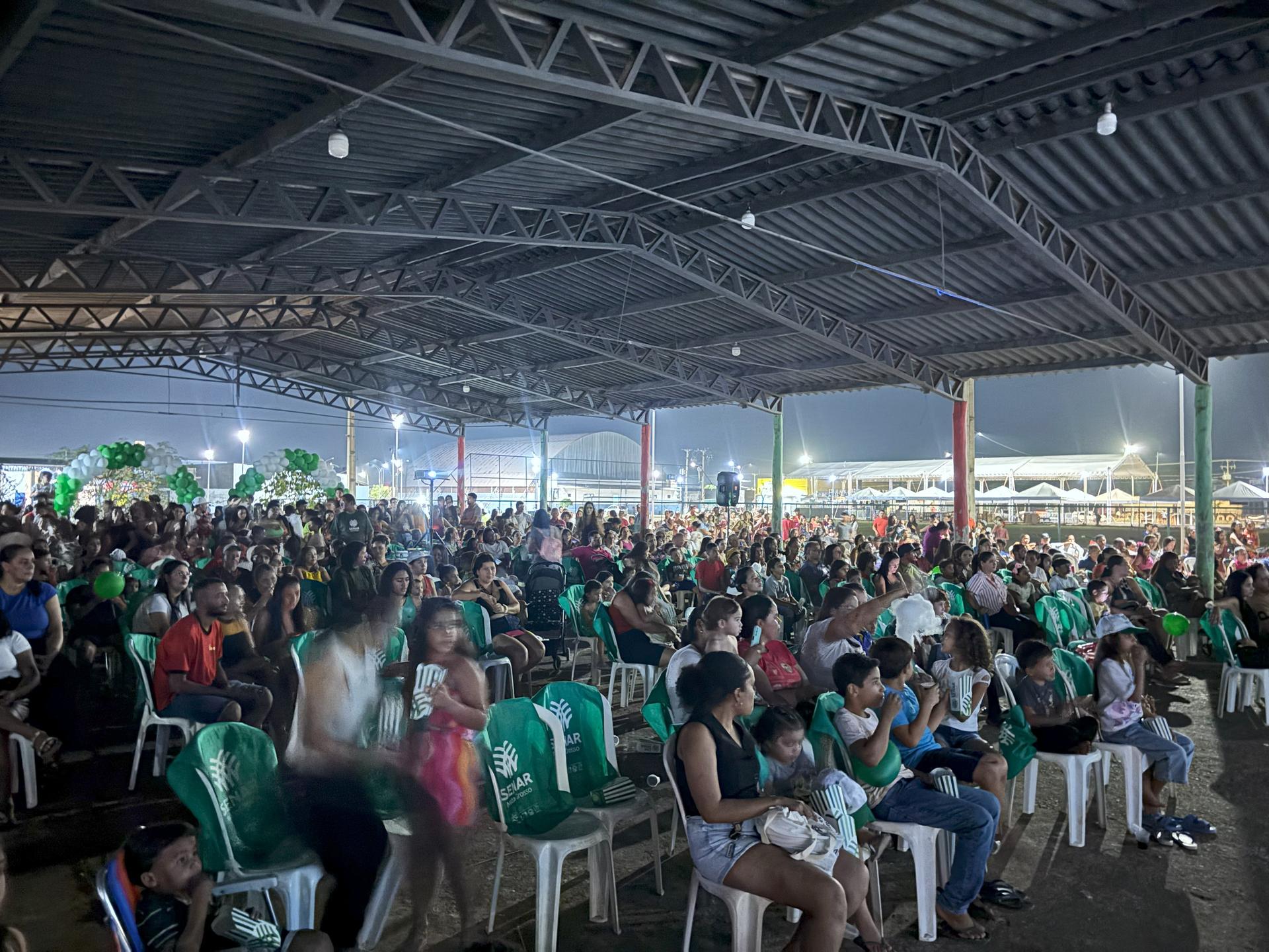 Cine Senar leva diversão e reúne mais de 500 pessoas em Confresa