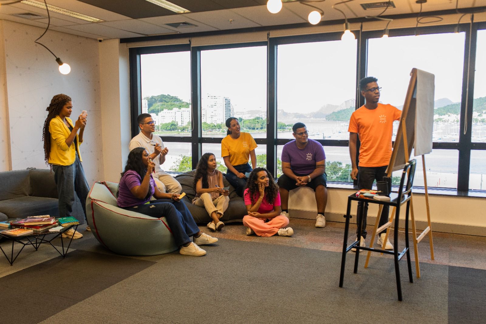 Curso gratuito oferece 500 vagas para jovens de Mato Grosso em busca do primeiro emprego