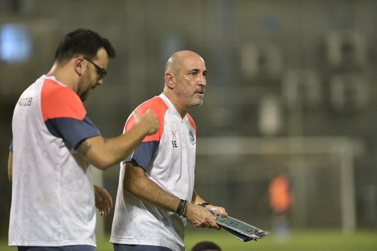 Com gols de brasileiros, Vinícius Eutrópio enaltece sua primeira vitória e é eleito o treinador da rodada no Campeonato do Bahrain