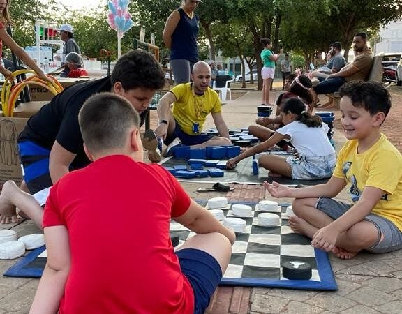 Praças de Rondonópolis e Poxoréu recebem programação gratuita do Sesc-MT