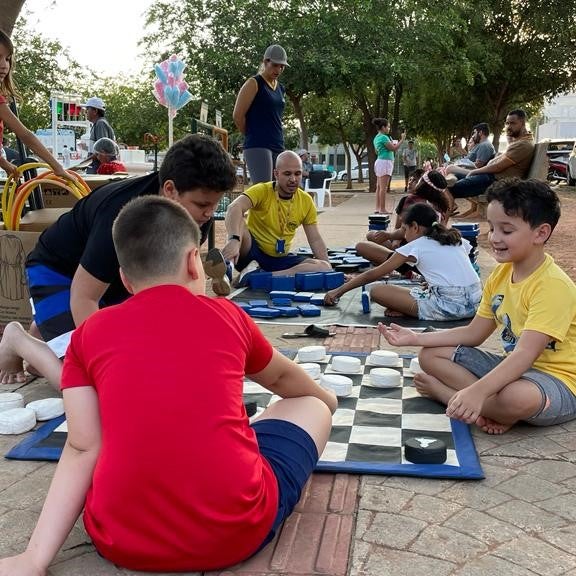 Praças de Rondonópolis e Poxoréu recebem programação gratuita do Sesc-MT