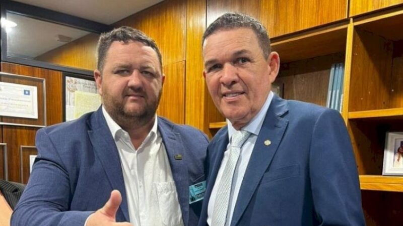 Vereador Evandro Kommers comemora emenda para ônibus executivo para o Esporte de Peixoto de Azevedo