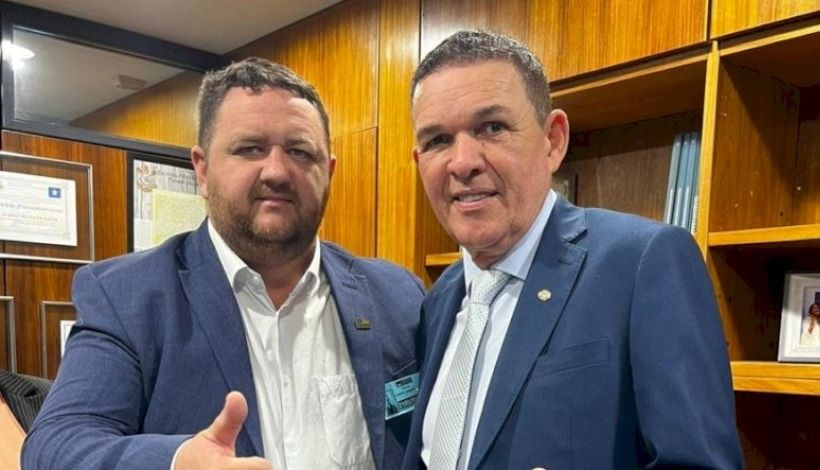 Vereador Evandro Kommers comemora emenda para ônibus executivo para o Esporte de Peixoto de Azevedo