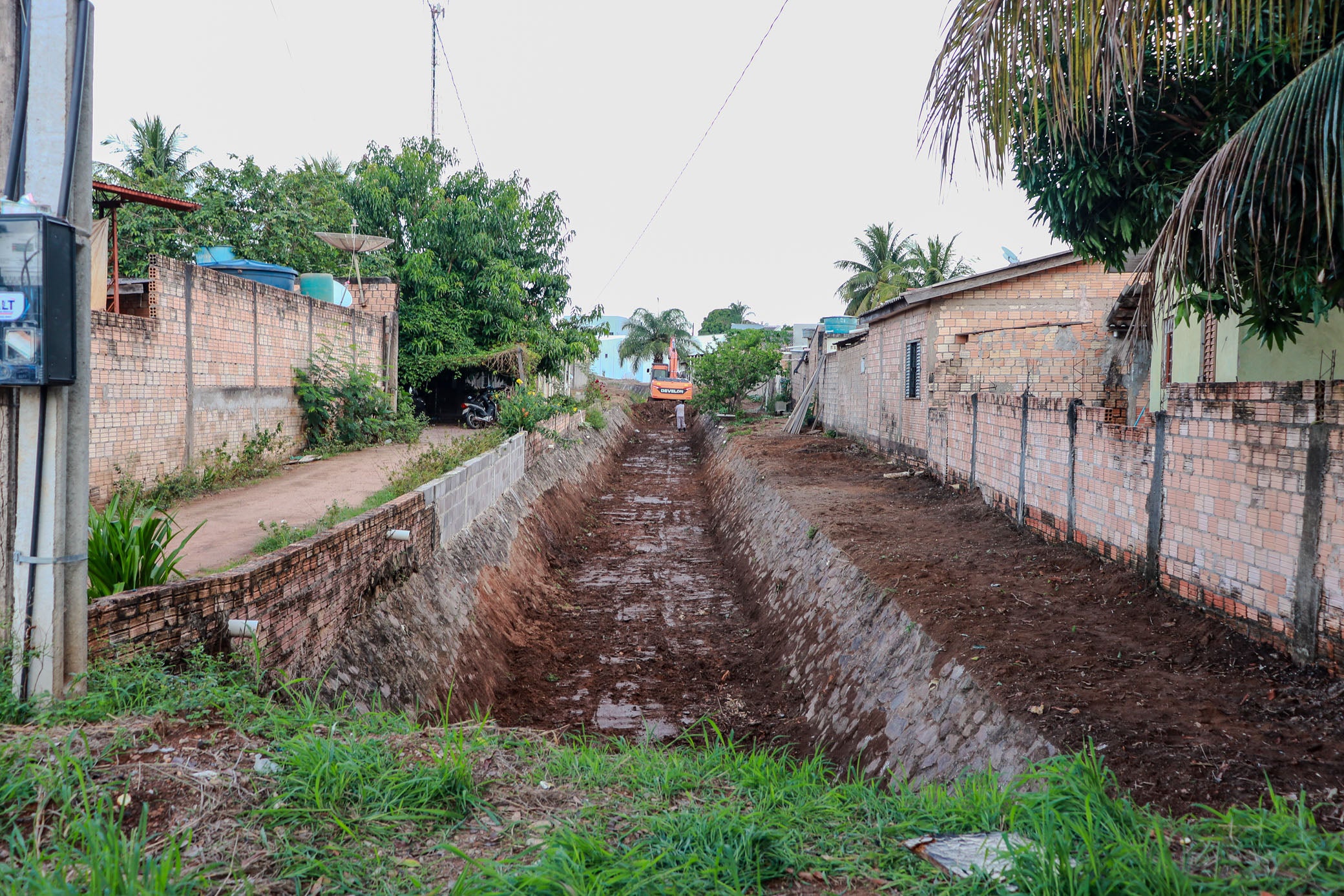 Prefeitura de Guarantã do Norte realiza limpeza do Córrego Central