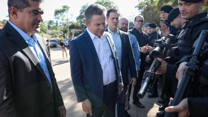 Governador de MT avalia enviar tropas de MT como reforço a operação contra o CV no RJ