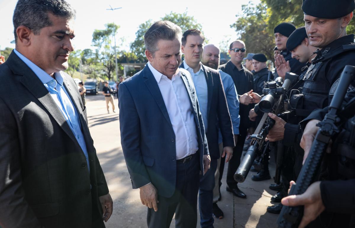 Governador de MT avalia enviar tropas de MT como reforço a operação contra o CV no RJ