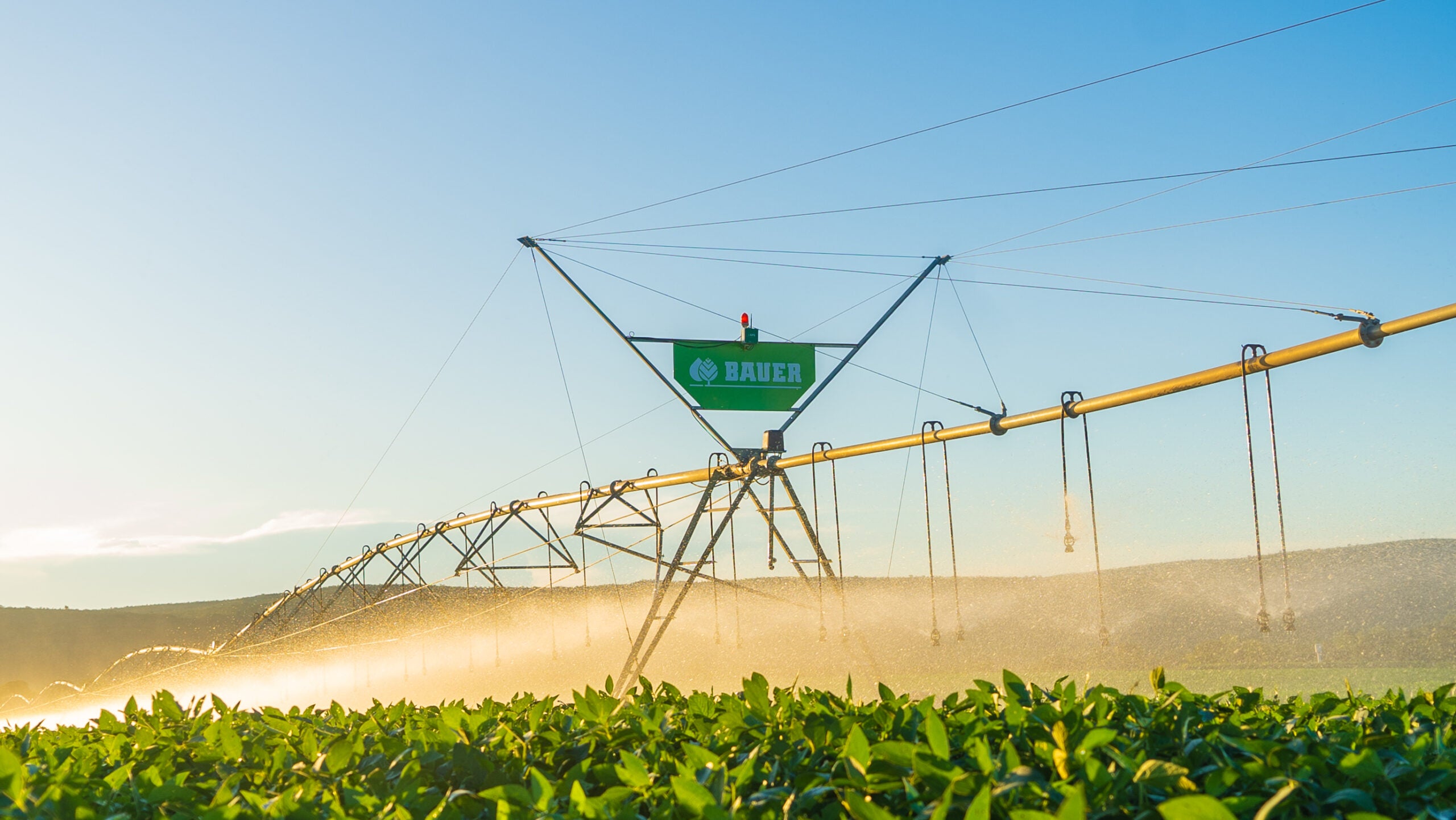 Bauer amplia série de guias sobre irrigação e lança volume dedicado a soja