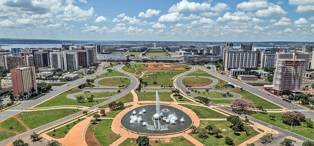 Negócios que movimentam bilhões fora da política