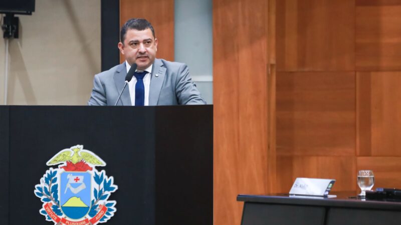 Em sessão solene, Adenilson Rocha homenageia comunicadores, entidades e personalidades na ALMT