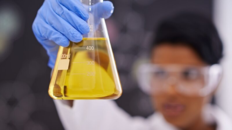 Médico explica: intoxicação por metanol pode causar cegueira e morte em até 48 horas