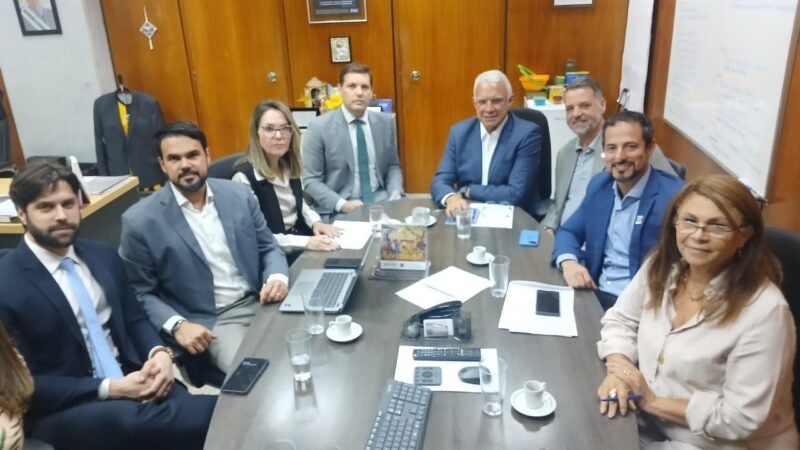 Governo do Distrito Federal media reunião entre ASPRO e Neoenergia