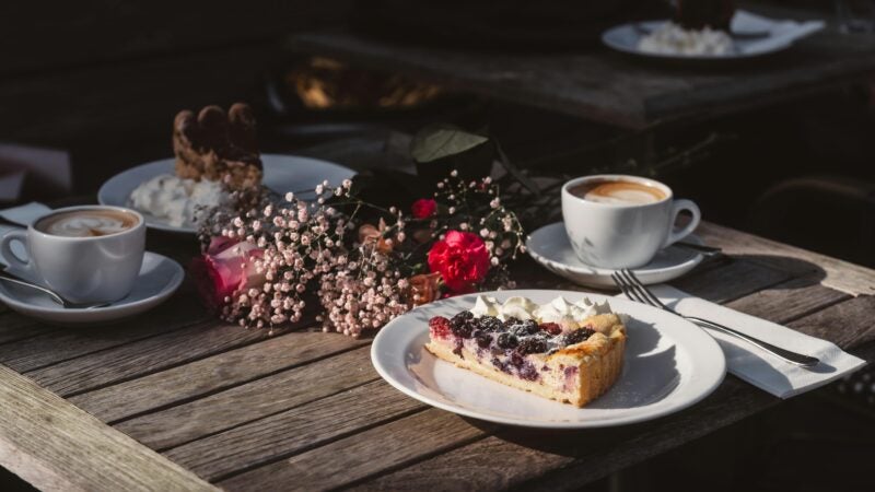 O que comer no café da manhã para começar o dia com energia e foco