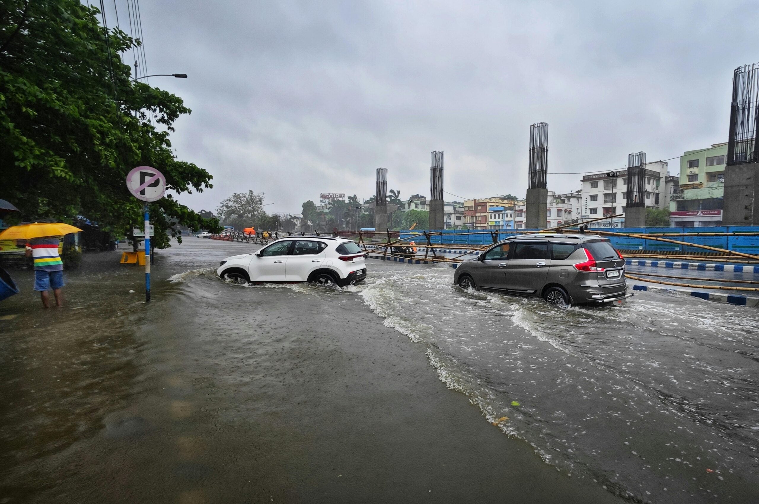 Fortes chuvas provocam 30 ocorrências e interdições de casas em Petrópolis