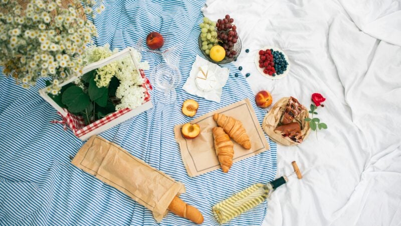 Piquenique Romântico: saiba algumas Ideias de Comidas para um Encontro ao Ar Livre
