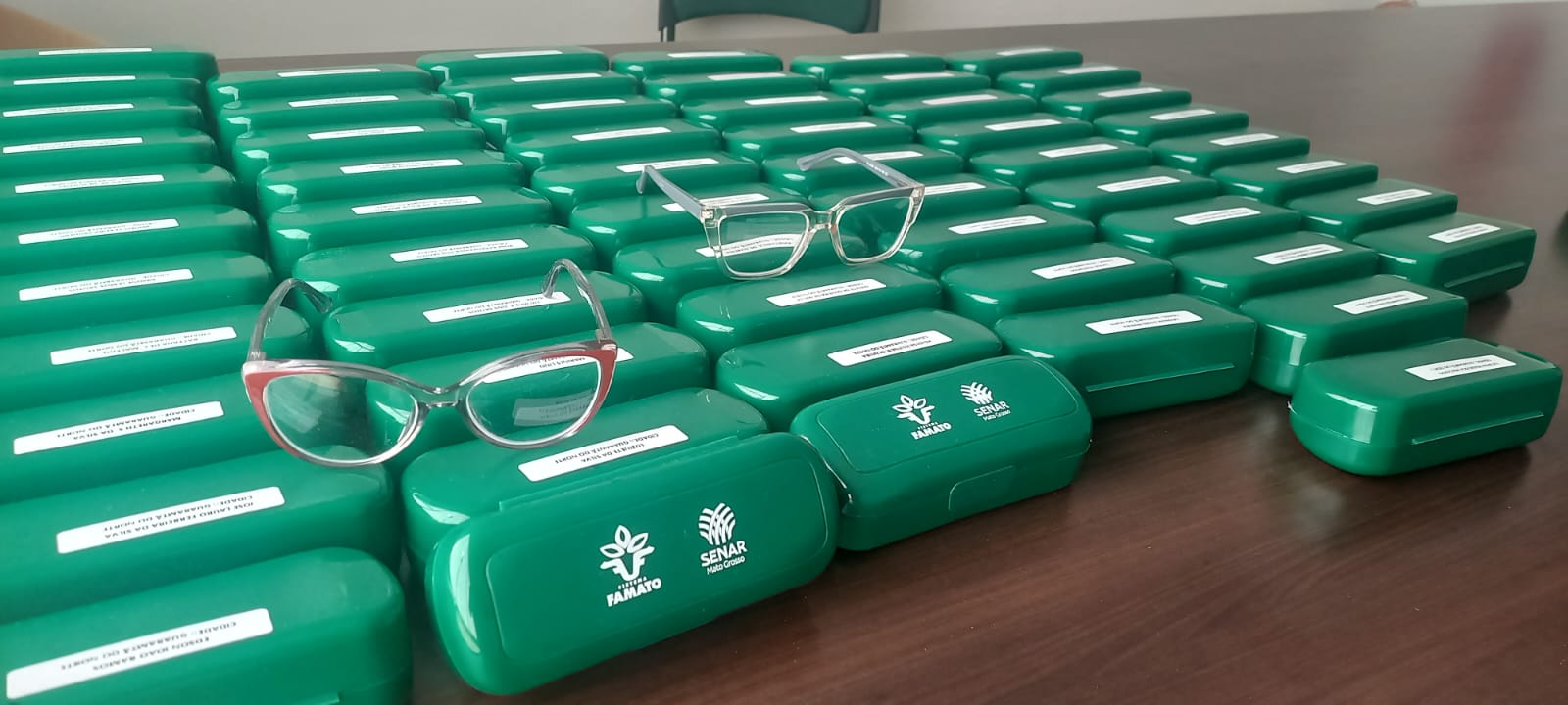 Sindicato Rural de Guarantã do Norte e Senar entregam óculos de grau a pacientes atendidos no Mutirão Rural