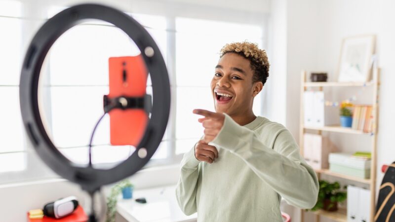 Por que o TikTok favorece criadores pequenos?