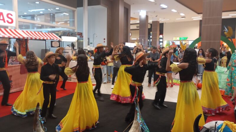 Escolas que estão concorrendo no Muxirum Fashion se apresentam até sábado