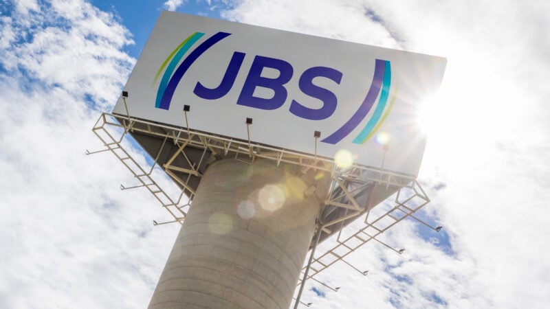 JBS tem 300 vagas de emprego abertas em 9 cidades de MT