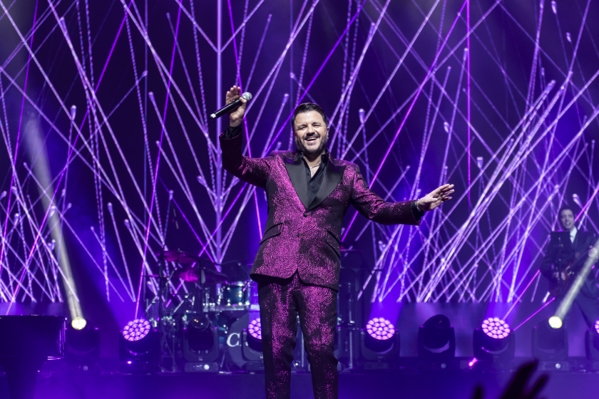 Maurício Manieri apresenta show especial de fim de ano no Qualistage Espetáculo “Classics Super Hits” Traz sucessos românticos e músicas inéditas em superprodução especial para a data Dia 20 de dezembro