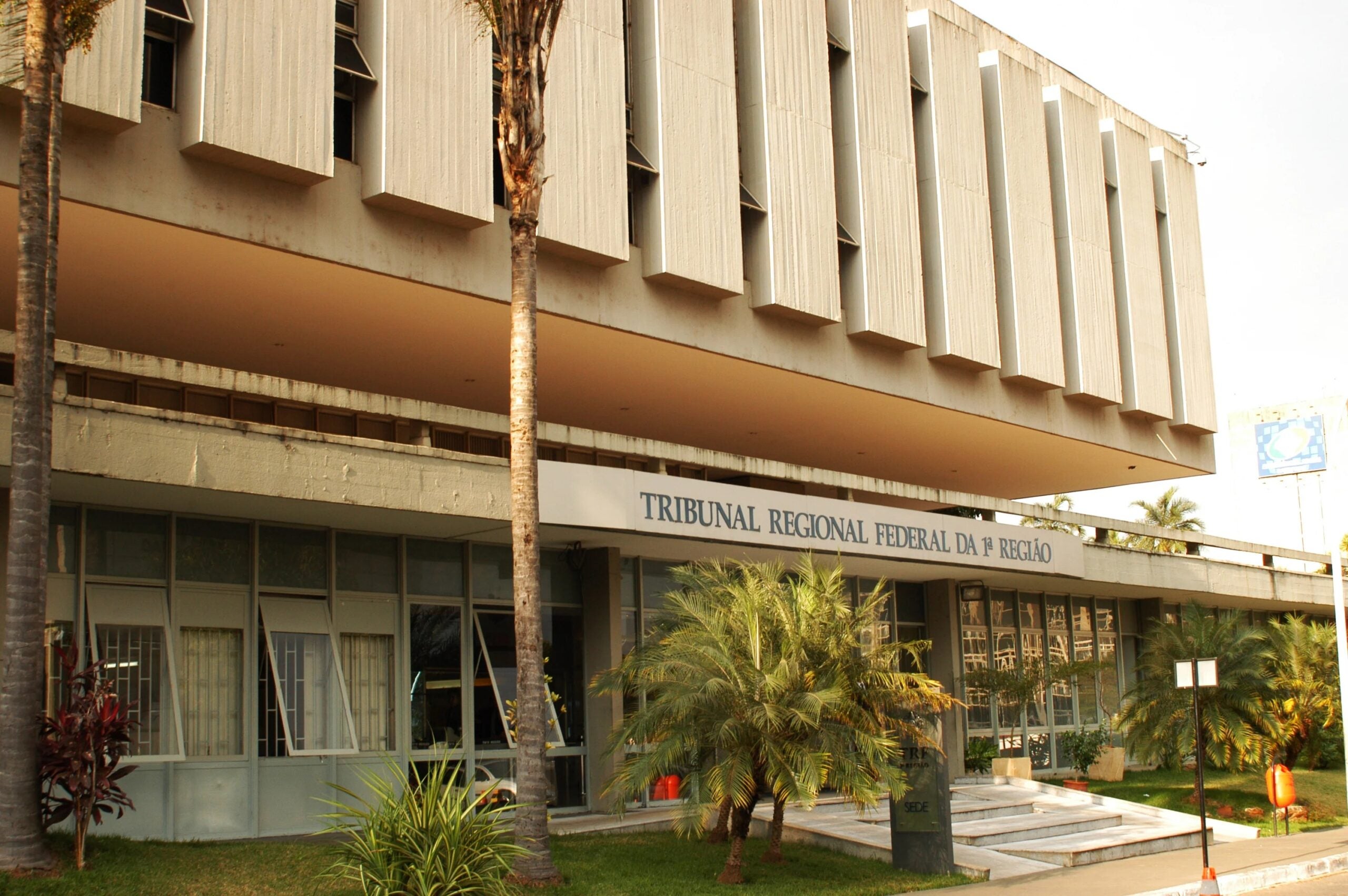 Justiça Federal reforma sentença condenatória e absolve servidor público em processo criminal de alta complexidade