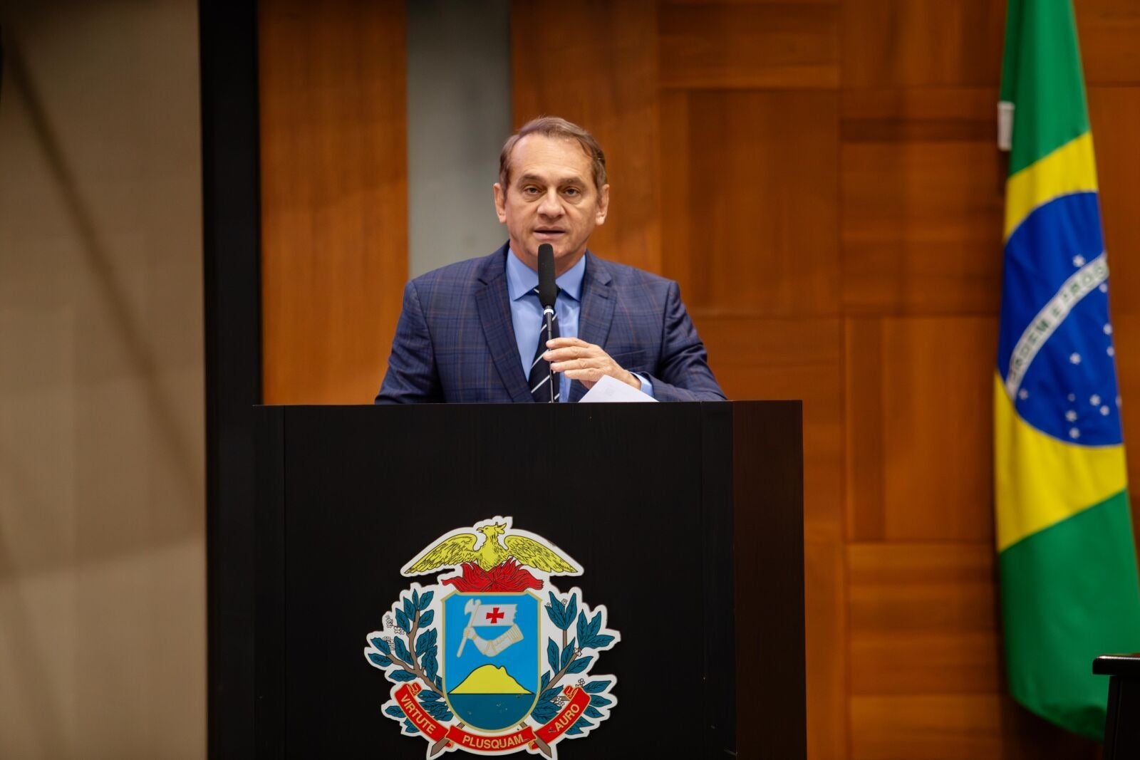 Wilson Santos garante R$ 100 milhões para habitação popular na LOA 2026