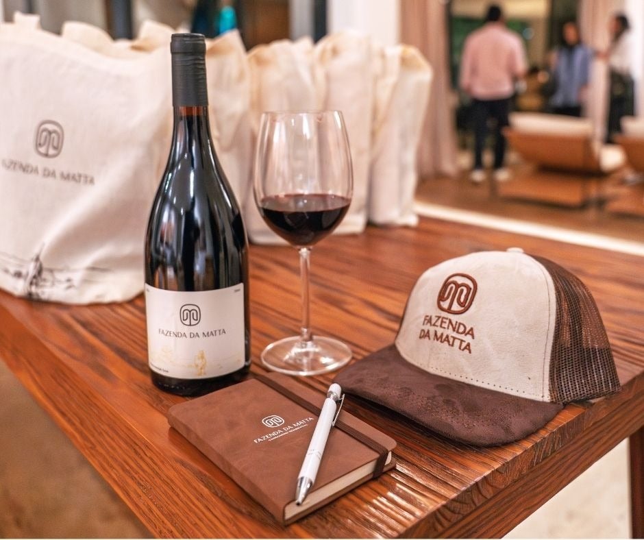 Onde o Tempo Matura Histórias: o Parreiral como Obra de Arte Viva no Fazenda da Matta