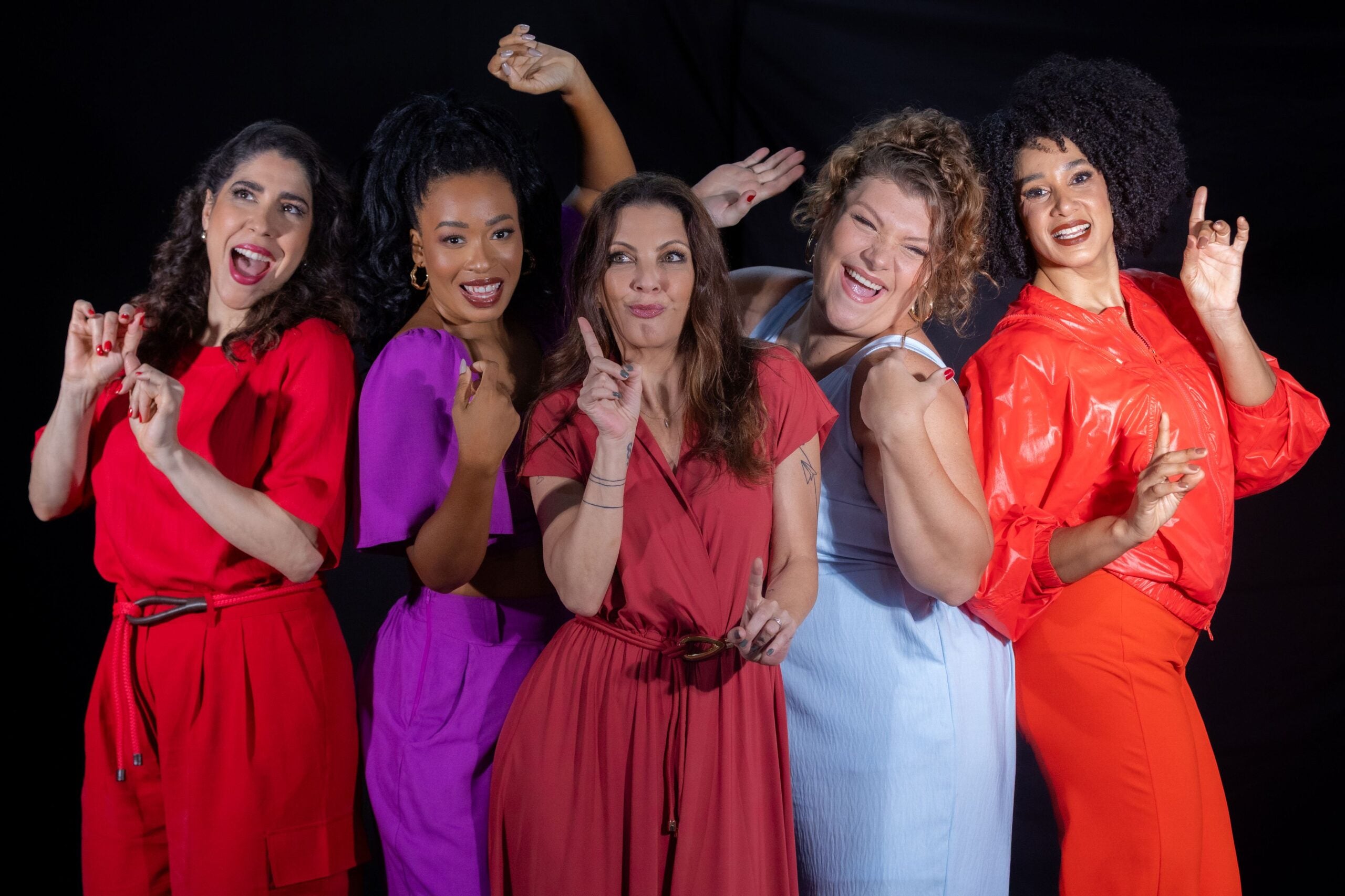Fala Sério, Mãe! – Elas só mudam de endereço Uma comédia musical com Thalita Rebouças e grande elenco Estreia dia; 8 de janeiro, no Roxy