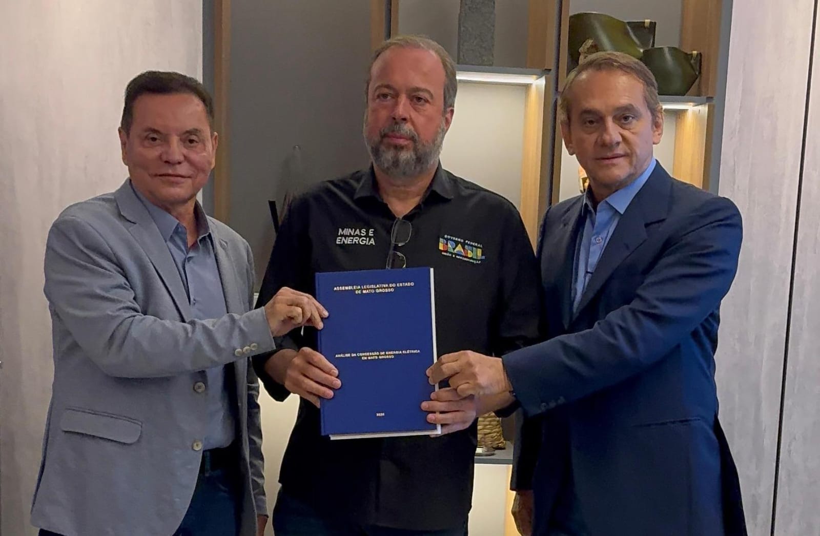 Deputados entregam relatório ao MME e recomendam nova licitação da energia em MT