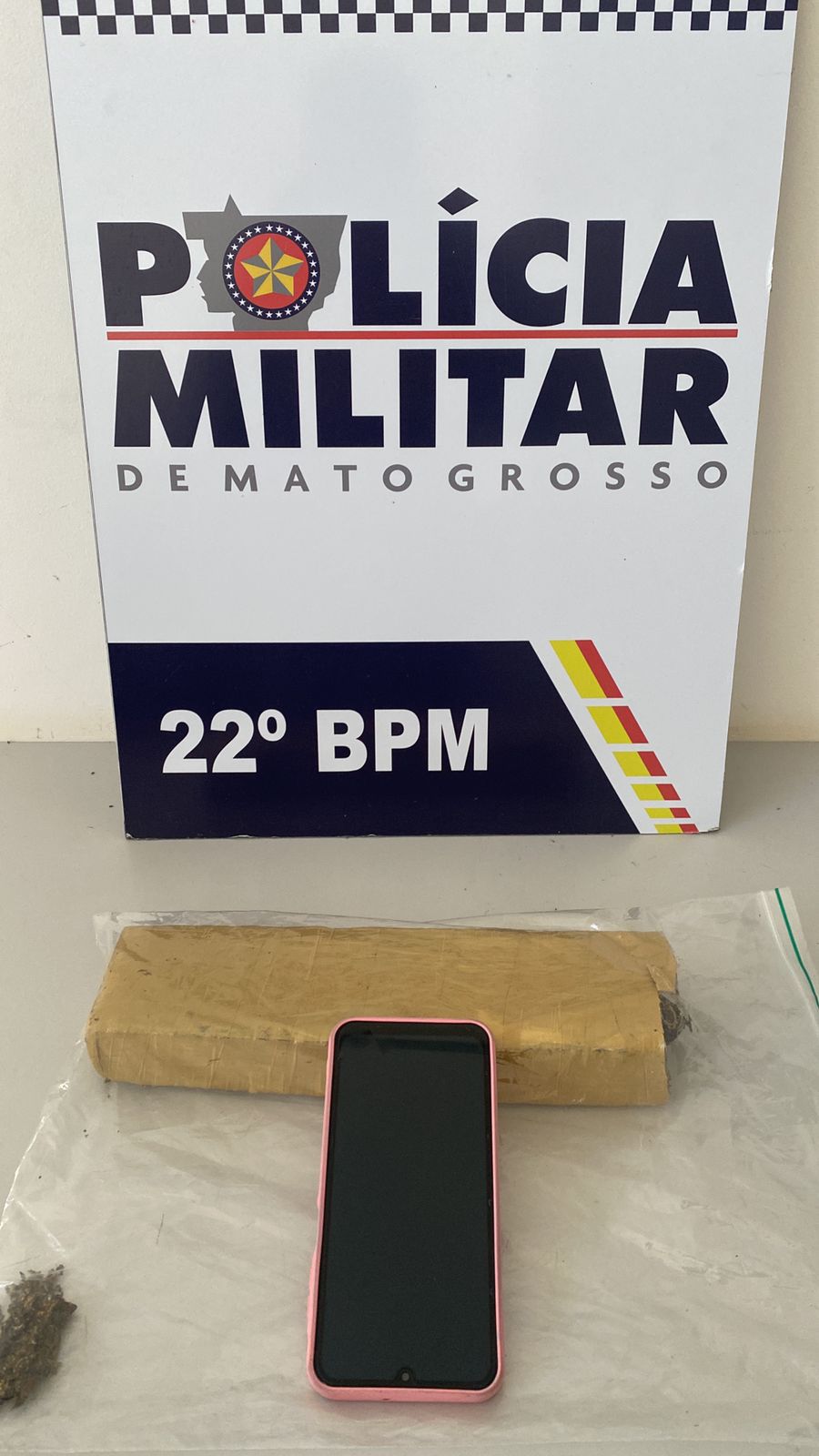 Policia Militar prendeu mulher com 1 quilo de droga