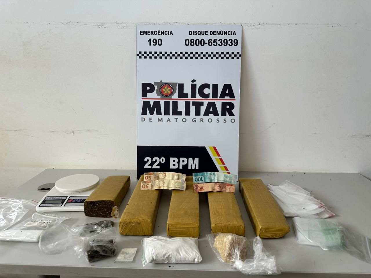 Policia Militar prende homem com entorpecente