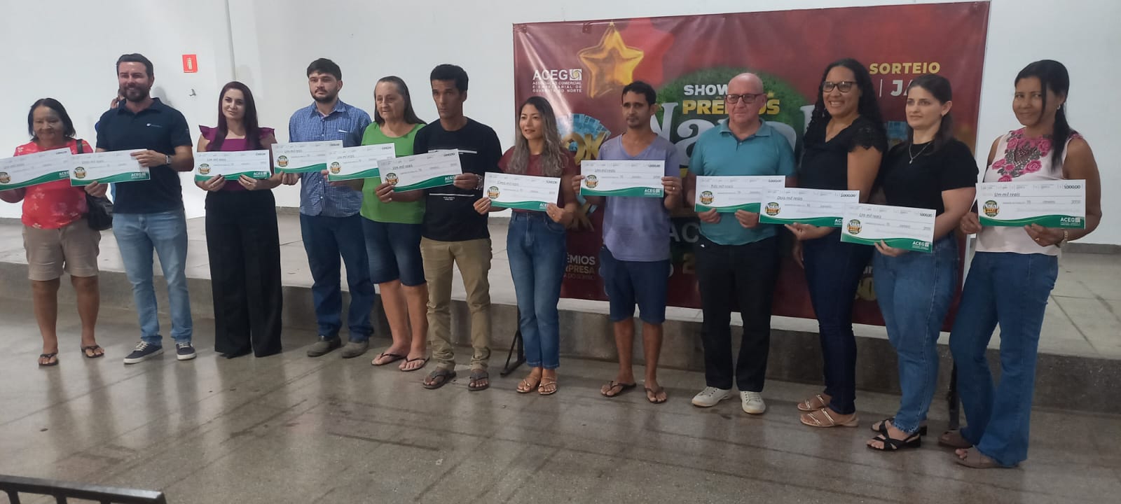 ACEG faz a entrega dos prêmios dos ganhadores da promoção show de prêmio